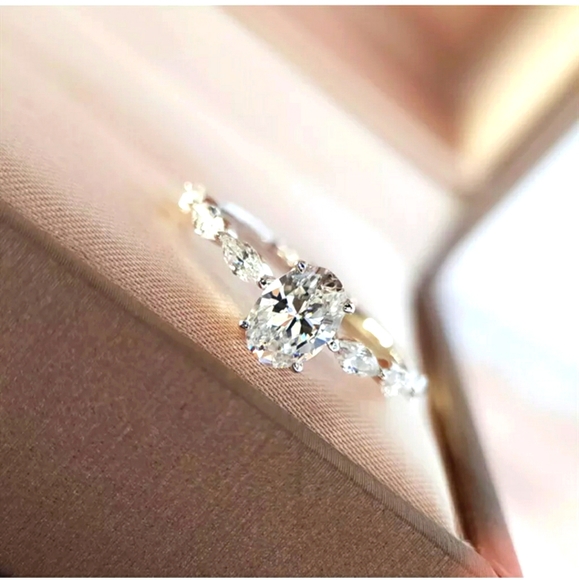 New Elegant White Sapphire Wedding Ring - Picture 6 of 6